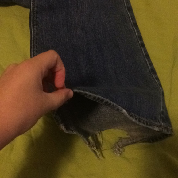 AE Destroyed Flare Artist Jeans Size 6 - Picture 6 of 8
